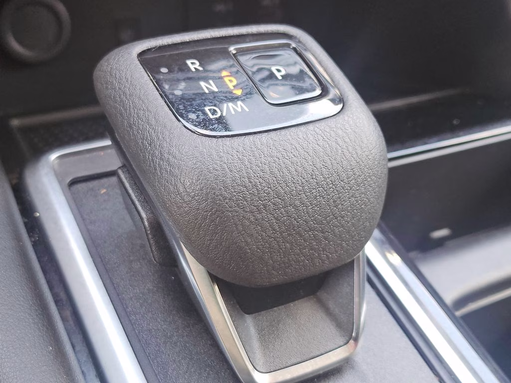 2024 Brilliant Silver Metallic Nissan Pathfinder SL 4X4 SUV