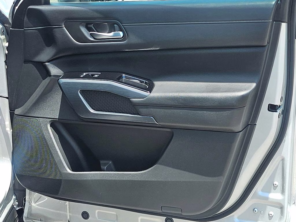 2024 Brilliant Silver Metallic Nissan Pathfinder SL 4X4 SUV