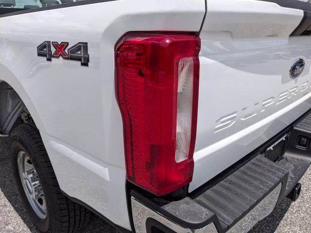 2026 Oxford White Ford Super Duty F-250 SRW XL 4X4 Truck
