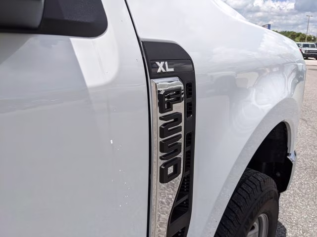 2026 Oxford White Ford Super Duty F-250 SRW XL 4X4 Truck
