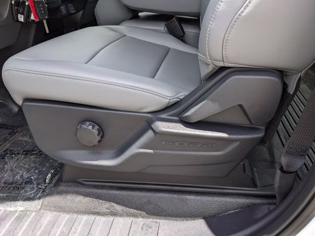 2026 Oxford White Ford Super Duty F-250 SRW XL 4X4 Truck