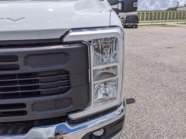 2026 Oxford White Ford Super Duty F-250 SRW XL 4X4 Truck