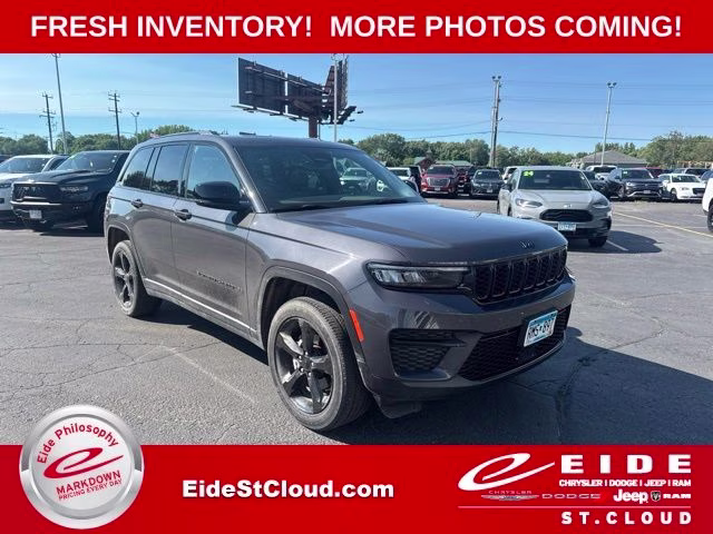 2023 Baltic Gray Metallic Clearcoat Jeep Grand Cherokee Altitude X 4X4 SUV