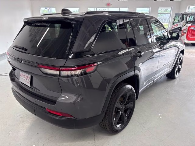 2023 Baltic Gray Metallic Clearcoat Jeep Grand Cherokee Altitude X 4X4 SUV
