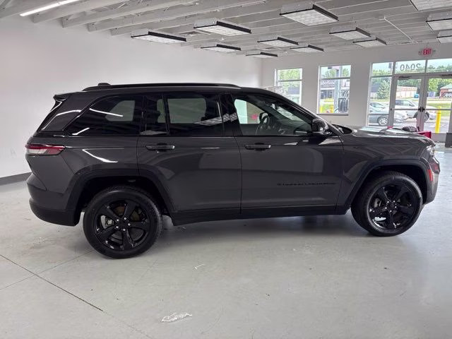 2023 Baltic Gray Metallic Clearcoat Jeep Grand Cherokee Altitude X 4X4 SUV