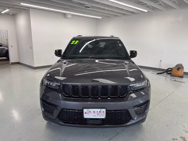2023 Baltic Gray Metallic Clearcoat Jeep Grand Cherokee Altitude X 4X4 SUV