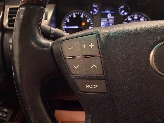 2014 Silver Lining Metallic Lexus LX 570 4X4 SUV