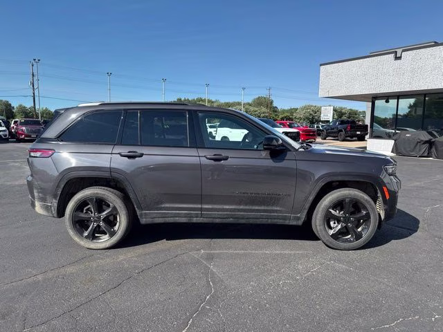 2023 Baltic Gray Metallic Clearcoat Jeep Grand Cherokee Altitude X 4X4 SUV