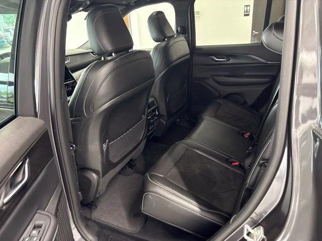 2023 Baltic Gray Metallic Clearcoat Jeep Grand Cherokee Altitude X 4X4 SUV
