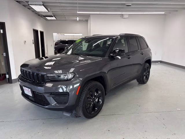 2023 Baltic Gray Metallic Clearcoat Jeep Grand Cherokee Altitude X 4X4 SUV