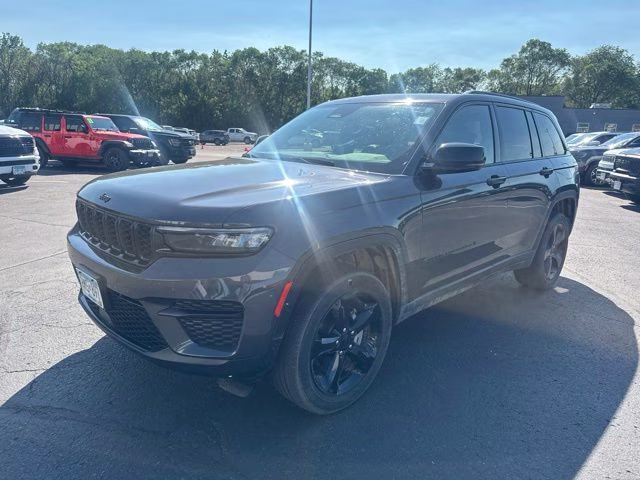 2023 Baltic Gray Metallic Clearcoat Jeep Grand Cherokee Altitude X 4X4 SUV