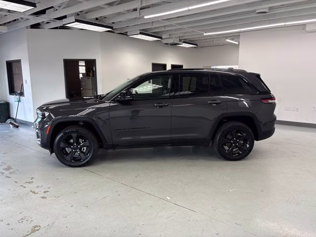 2023 Baltic Gray Metallic Clearcoat Jeep Grand Cherokee Altitude X 4X4 SUV