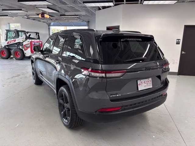 2023 Baltic Gray Metallic Clearcoat Jeep Grand Cherokee Altitude X 4X4 SUV