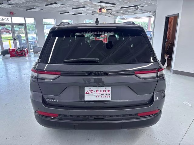 2023 Baltic Gray Metallic Clearcoat Jeep Grand Cherokee Altitude X 4X4 SUV