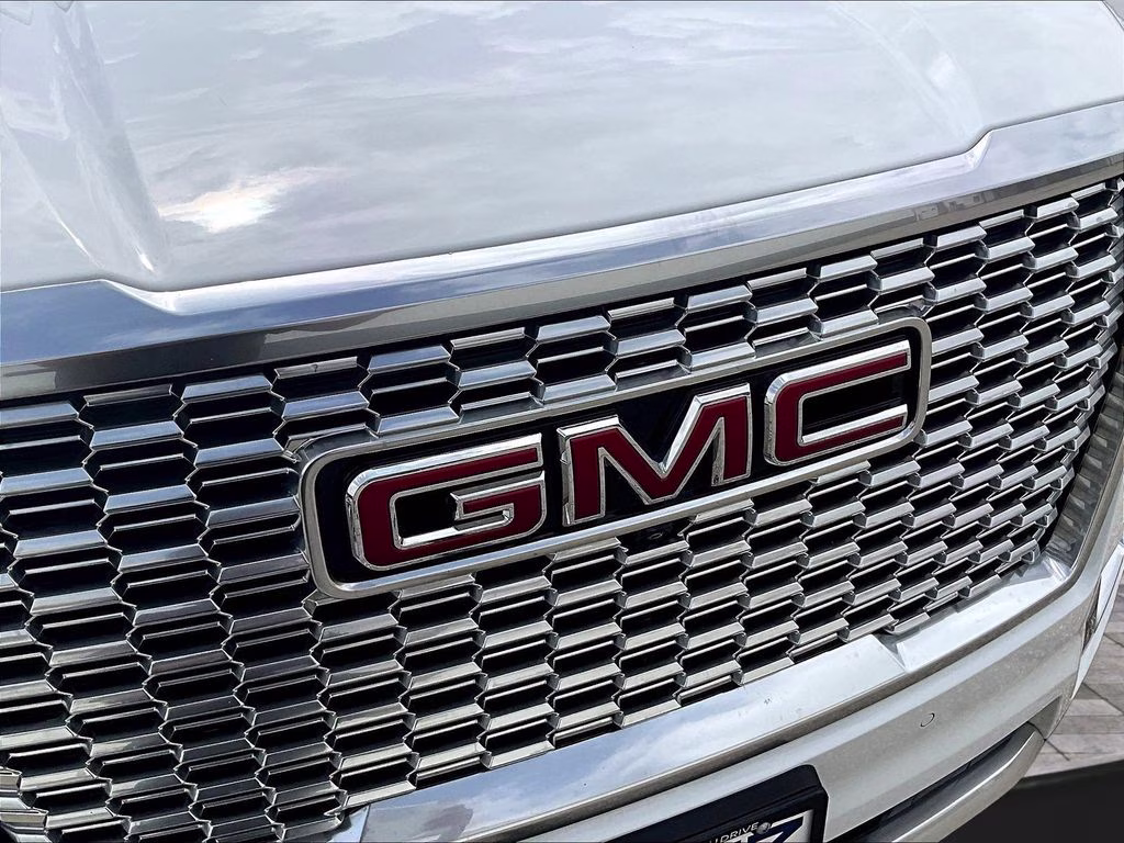 2022 Summit White GMC Yukon Denali 4X4 SUV