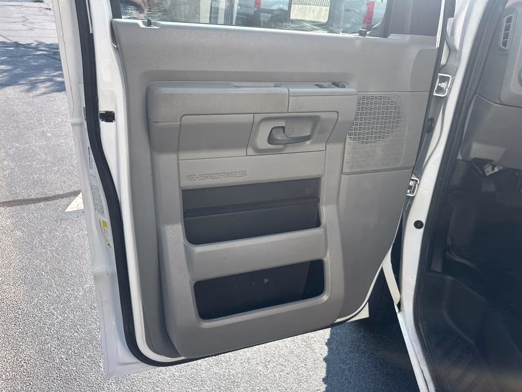 2019 Oxford White Ford E-450SD Base RWD Truck
