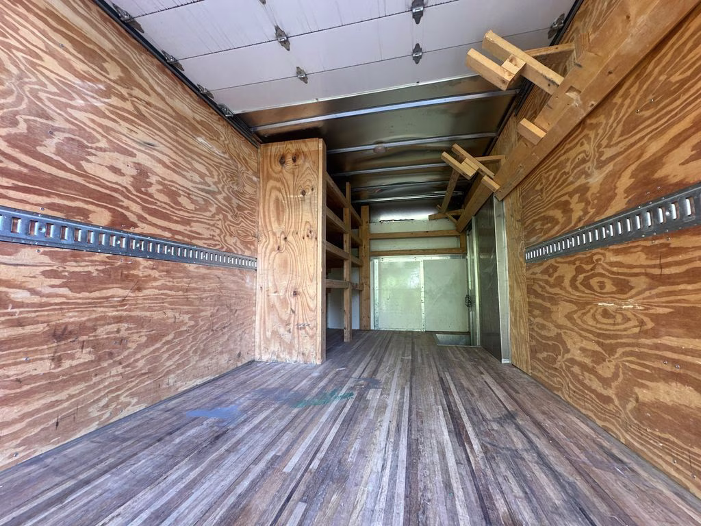 2019 Oxford White Ford E-450SD Base RWD Truck