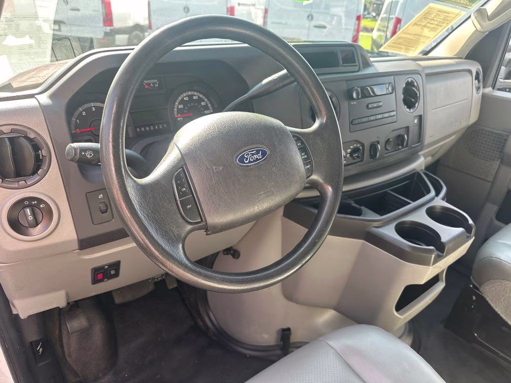 2019 Oxford White Ford E-450SD Base RWD Truck