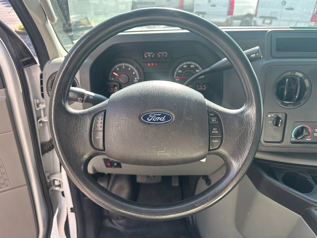 2019 Oxford White Ford E-450SD Base RWD Truck
