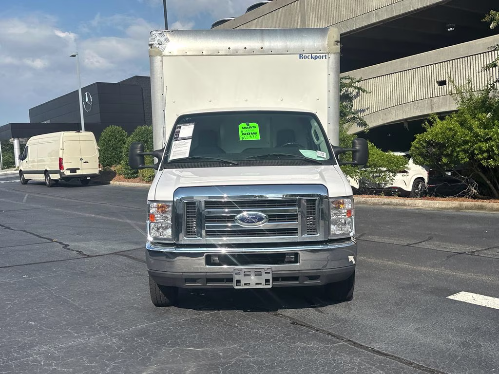 2019 Oxford White Ford E-450SD Base RWD Truck