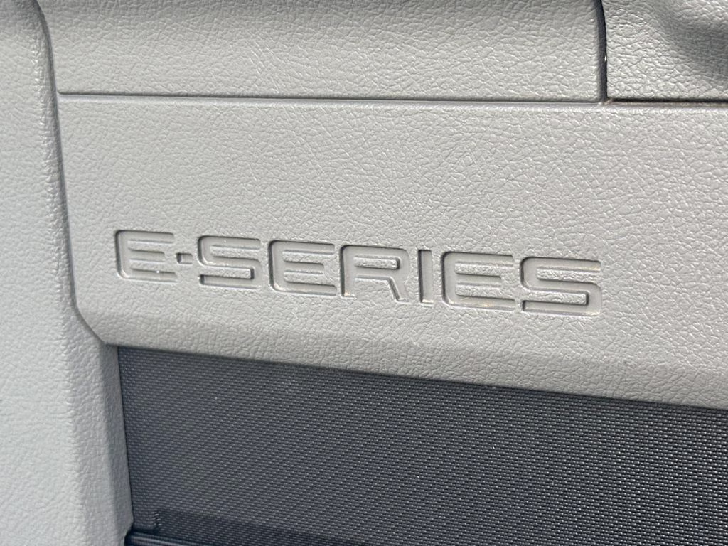 2019 Oxford White Ford E-450SD Base RWD Truck