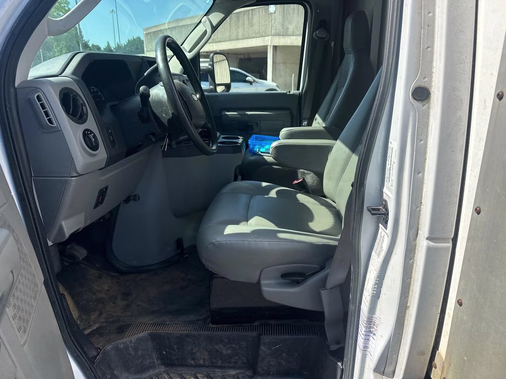 2019 Oxford White Ford E-450SD Base RWD Truck
