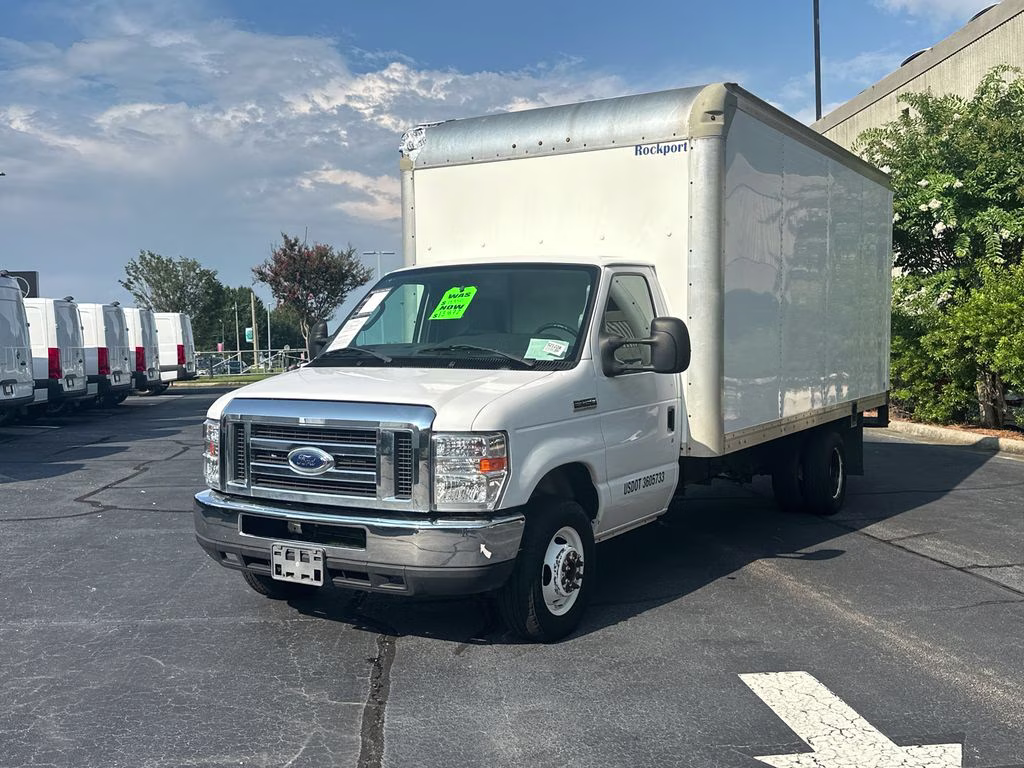 2019 Oxford White Ford E-450SD Base RWD Truck