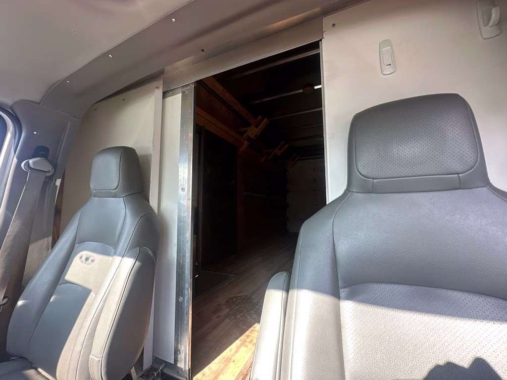 2019 Oxford White Ford E-450SD Base RWD Truck