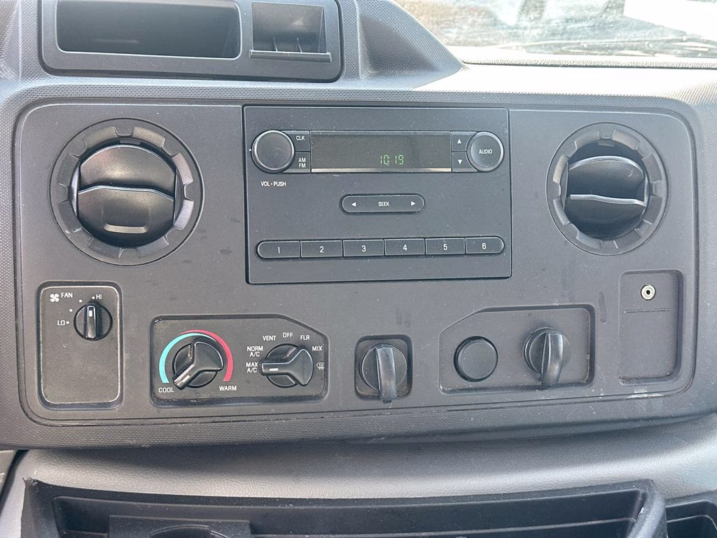 2019 Oxford White Ford E-450SD Base RWD Truck