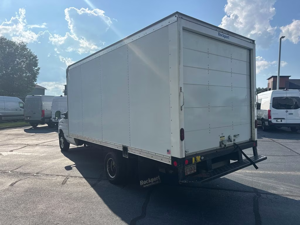 2019 Oxford White Ford E-450SD Base RWD Truck