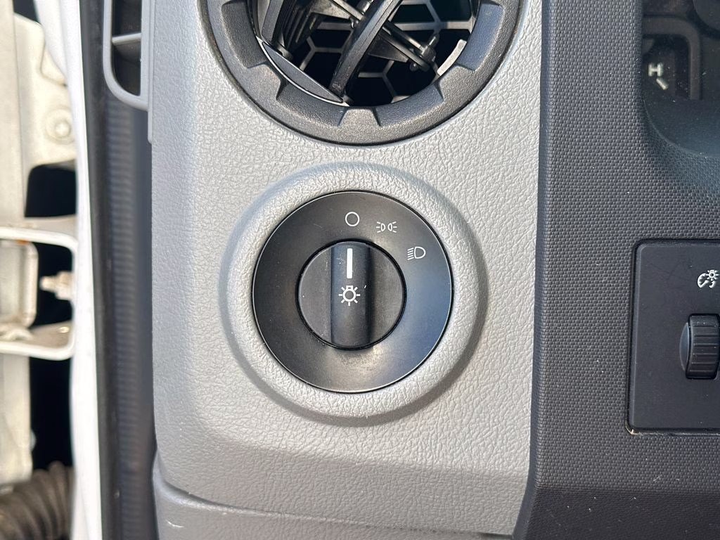 2019 Oxford White Ford E-450SD Base RWD Truck