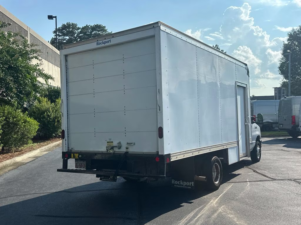 2019 Oxford White Ford E-450SD Base RWD Truck
