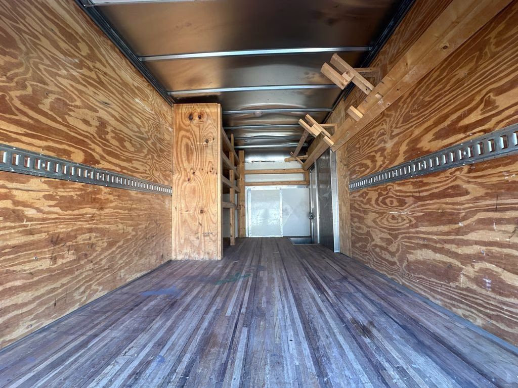 2019 Oxford White Ford E-450SD Base RWD Truck