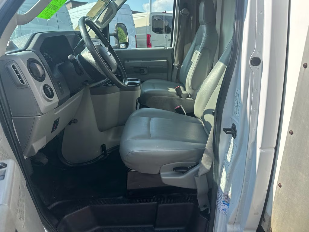2019 Oxford White Ford E-450SD Base RWD Truck