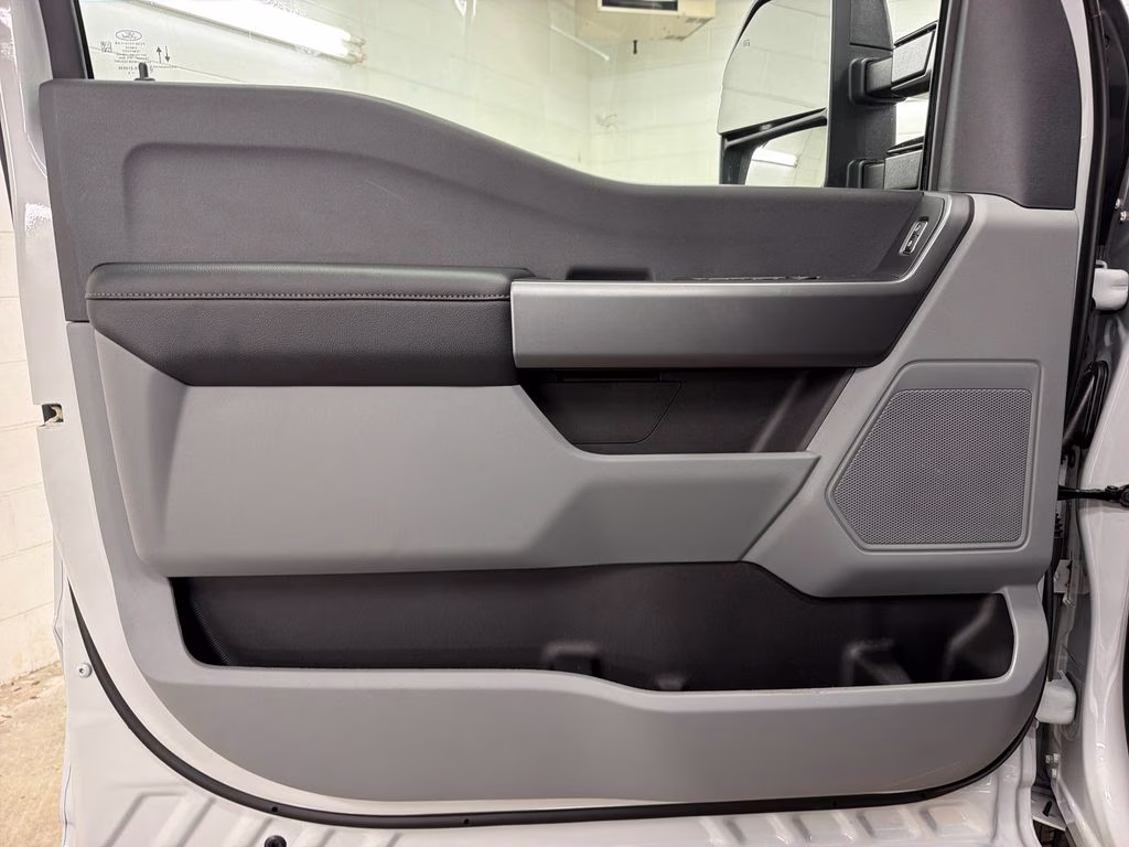 2026 AVALANCHE Ford Super Duty F-250 SRW XLT 4X4 Truck