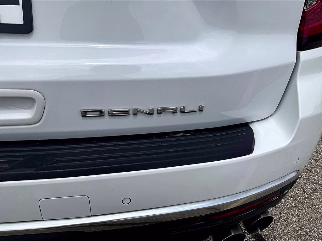 2022 Summit White GMC Yukon Denali 4X4 SUV