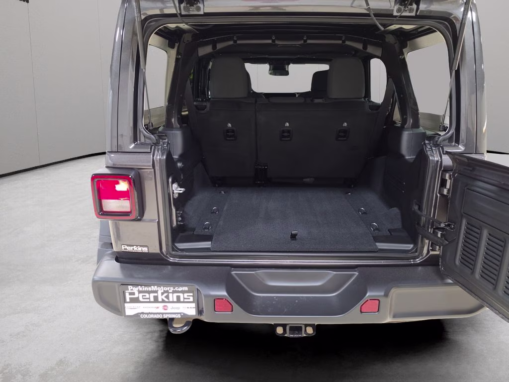 2026 Granite Crystal Metallic Clearcoat Jeep Wrangler Willys 4X4 SUV