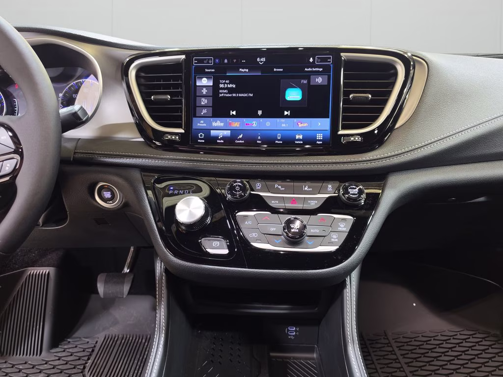 2027 Bright White Clearcoat Chrysler Pacifica Limited AWD Van