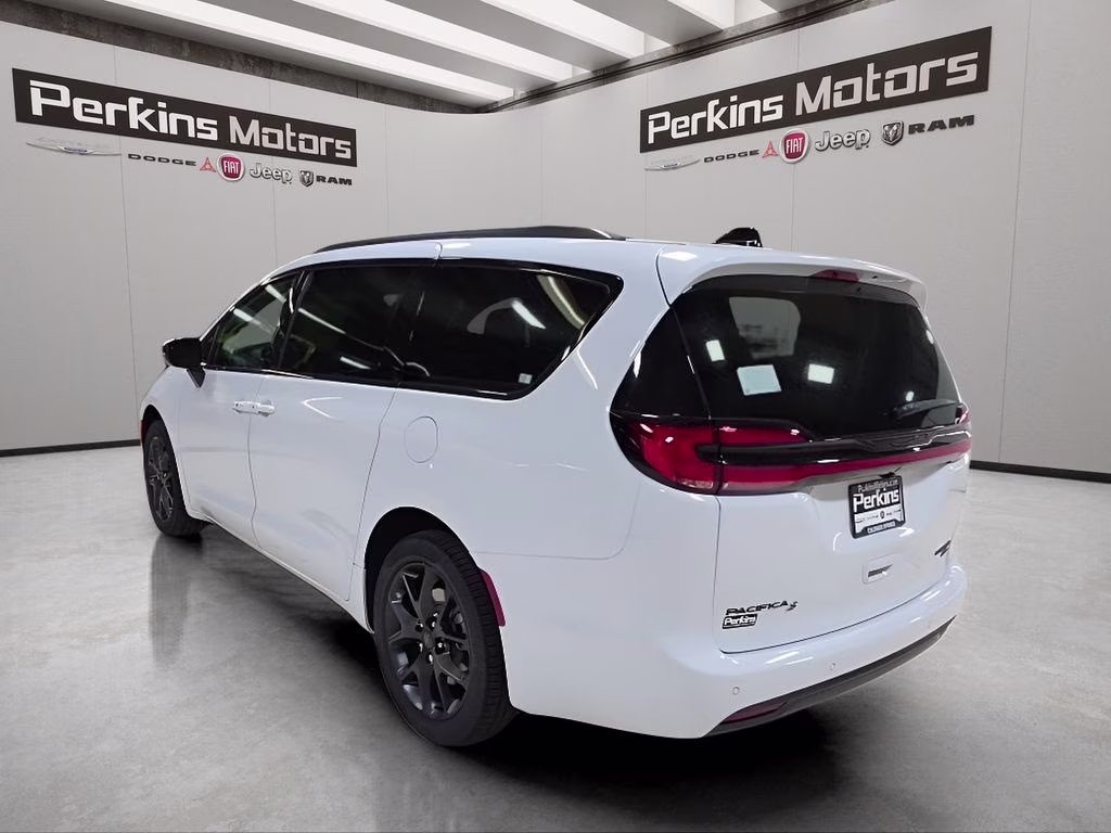 2027 Bright White Clearcoat Chrysler Pacifica Limited AWD Van