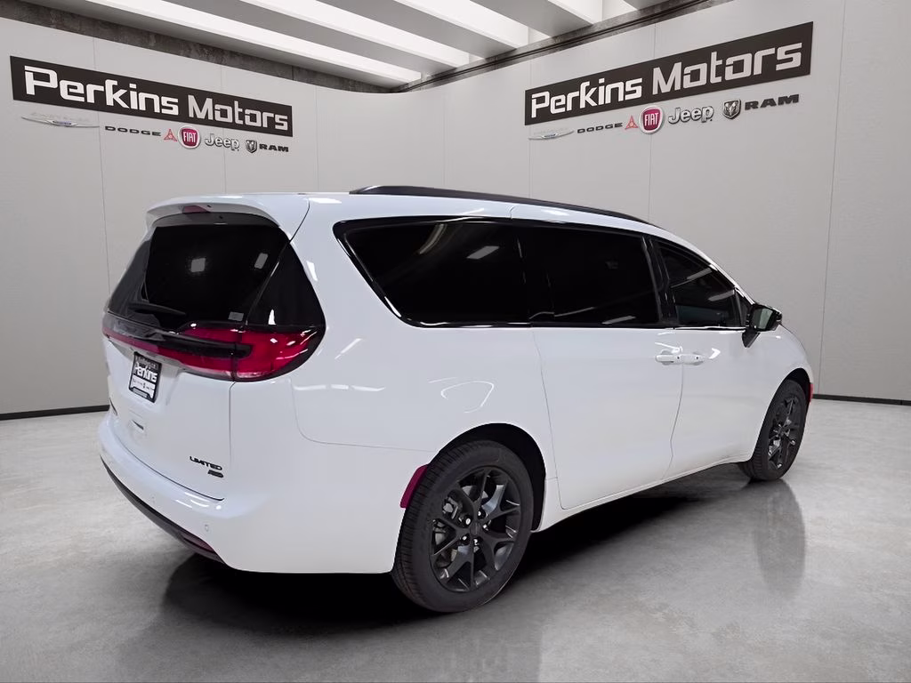 2027 Bright White Clearcoat Chrysler Pacifica Limited AWD Van