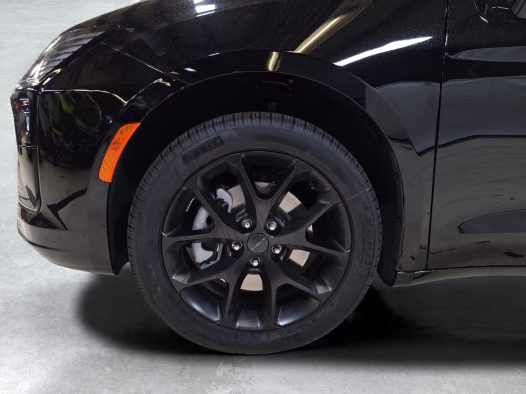2027 Diamond Black Crystal Pearlcoat Chrysler Pacifica Limited AWD Van
