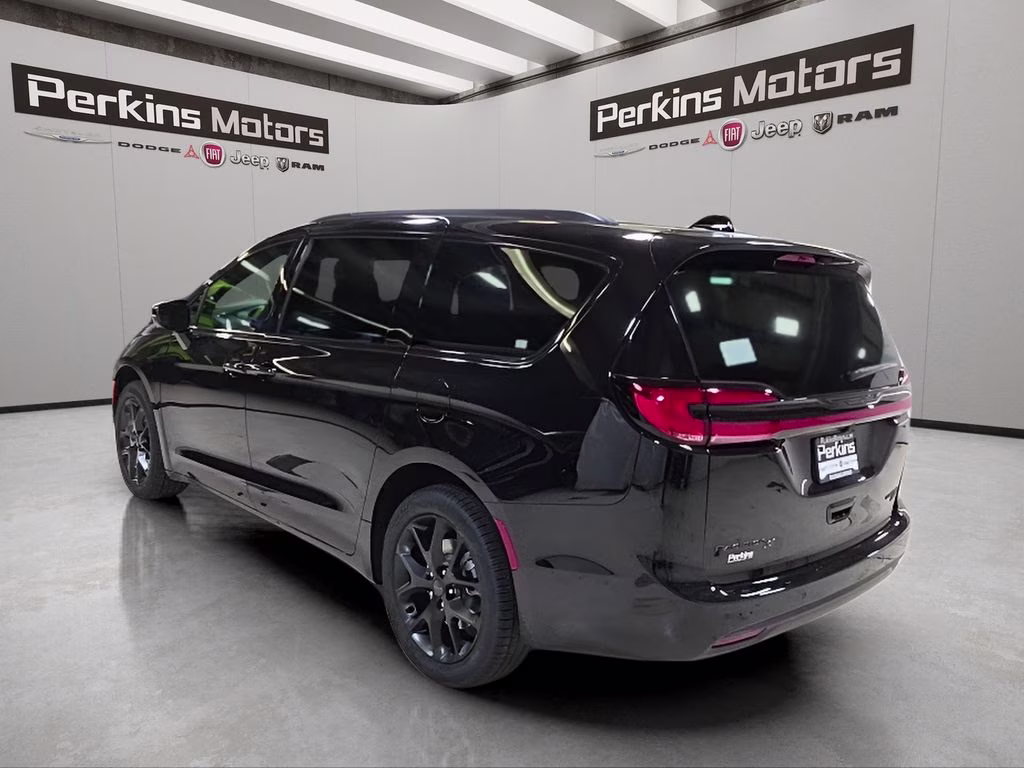 2027 Diamond Black Crystal Pearlcoat Chrysler Pacifica Limited AWD Van