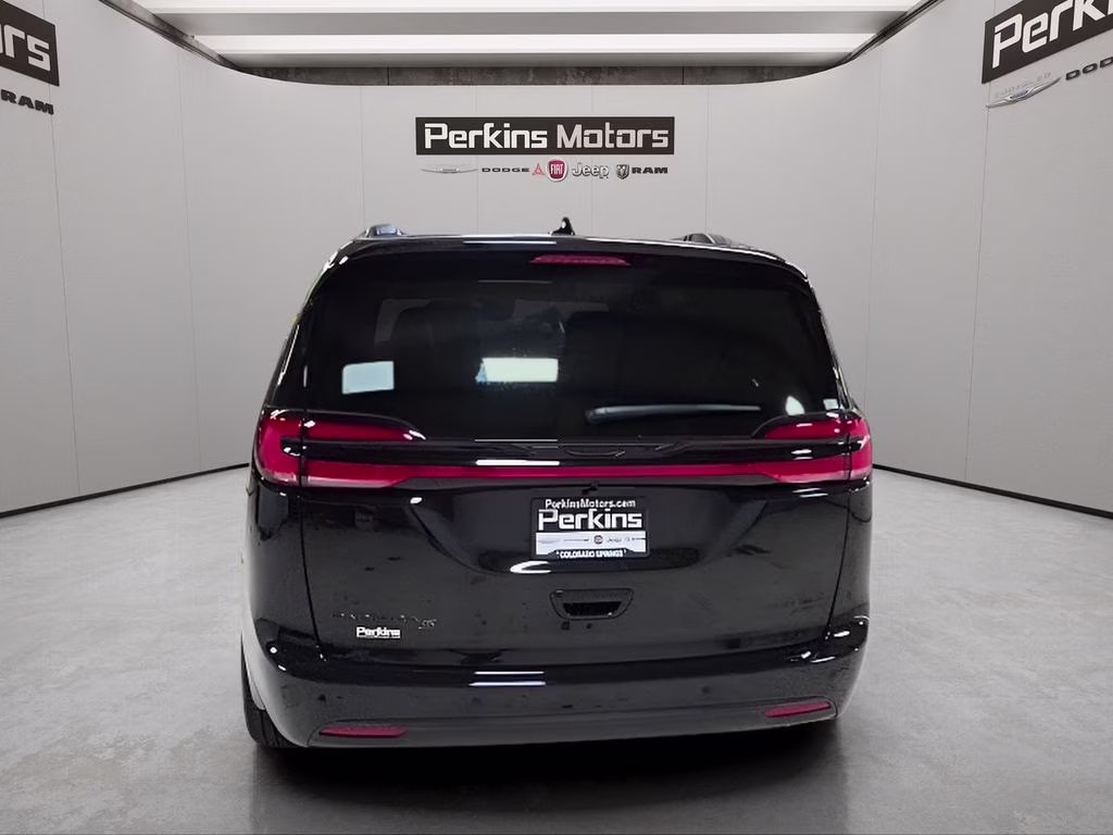 2027 Diamond Black Crystal Pearlcoat Chrysler Pacifica Limited AWD Van