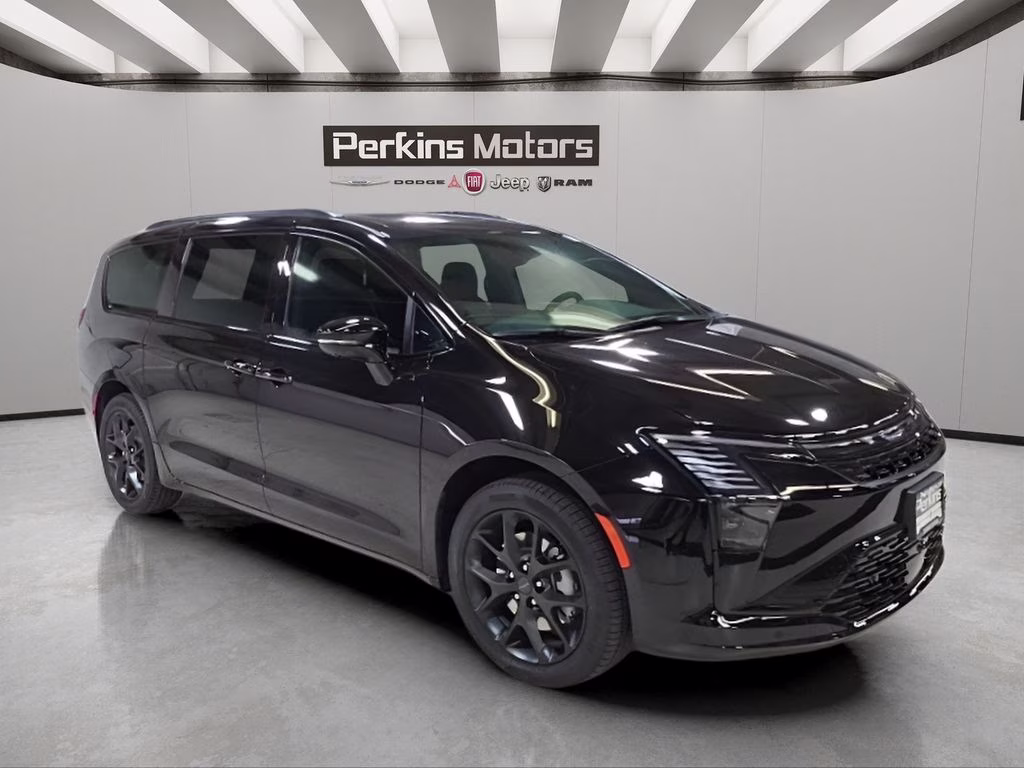 2027 Diamond Black Crystal Pearlcoat Chrysler Pacifica Limited AWD Van