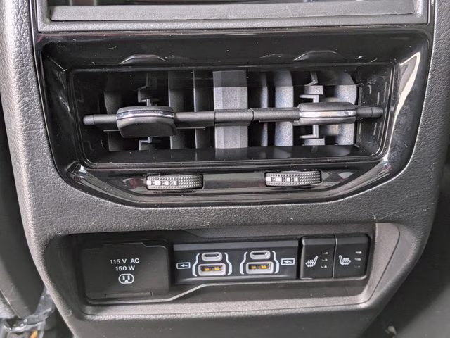 2023 Bright White Clearcoat Jeep Grand Cherokee Limited 4X4 SUV