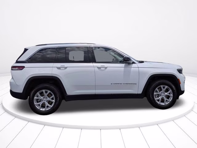 2023 Bright White Clearcoat Jeep Grand Cherokee Limited 4X4 SUV