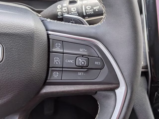2023 Bright White Clearcoat Jeep Grand Cherokee Limited 4X4 SUV