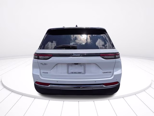 2023 Bright White Clearcoat Jeep Grand Cherokee Limited 4X4 SUV