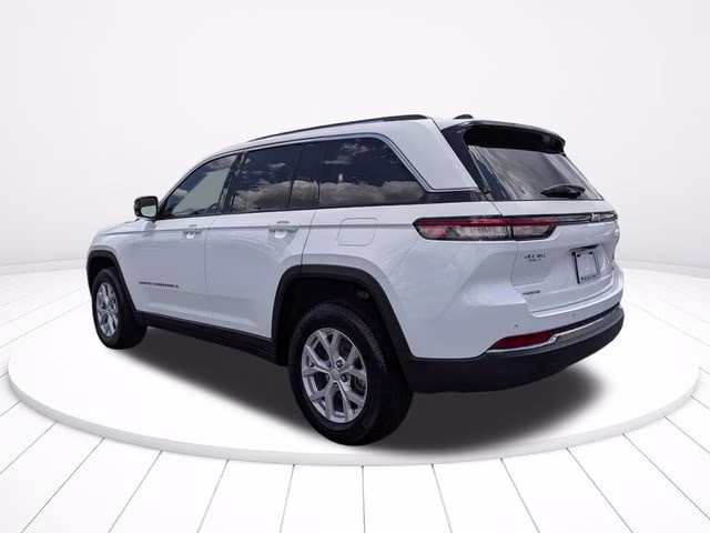 2023 Bright White Clearcoat Jeep Grand Cherokee Limited 4X4 SUV
