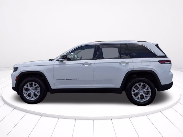 2023 Bright White Clearcoat Jeep Grand Cherokee Limited 4X4 SUV